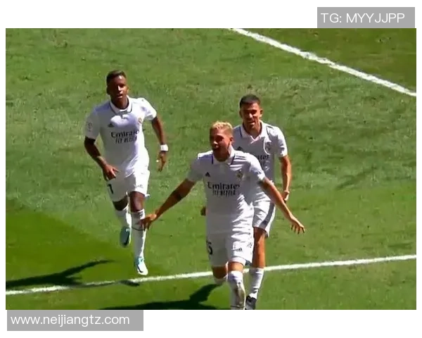 皇马与巴黎激战正酣比分悬念迭起引发球迷热议