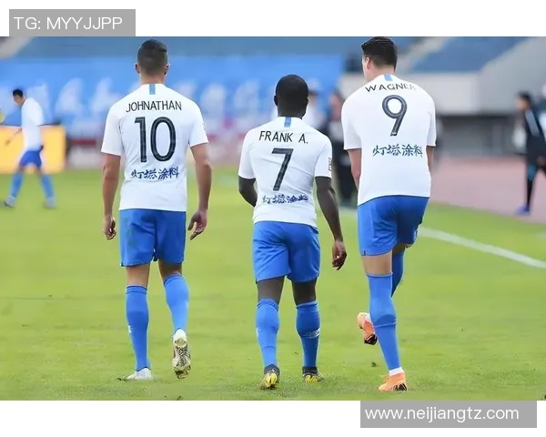 萨德与塔什干棉农的激烈对决引发的战术较量与球迷热情探讨