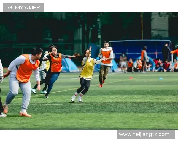 飞盘巨献：深入重庆飞盘队的团队协作与默契之道